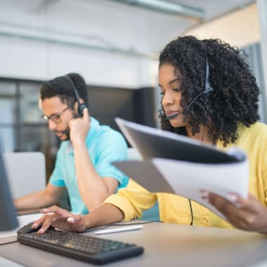 How to Create Effective Live Chat Scripts (+ Customizable Examples)