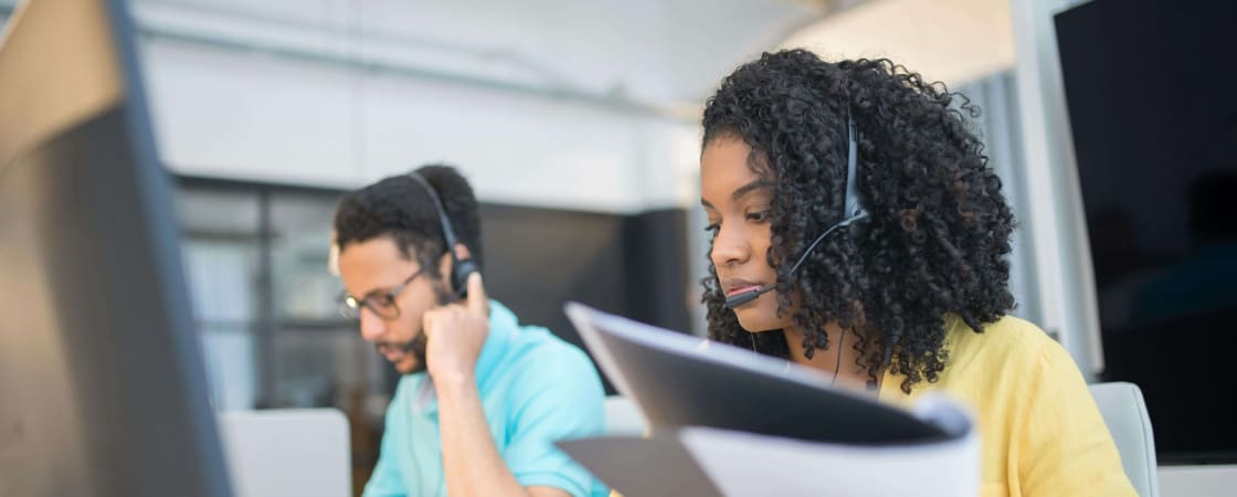 How to Create Effective Live Chat Scripts (+ Customizable Examples)