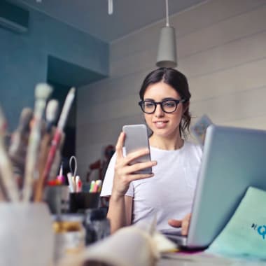 Proactive Live Chat: Benefits, Example Use Cases, and More